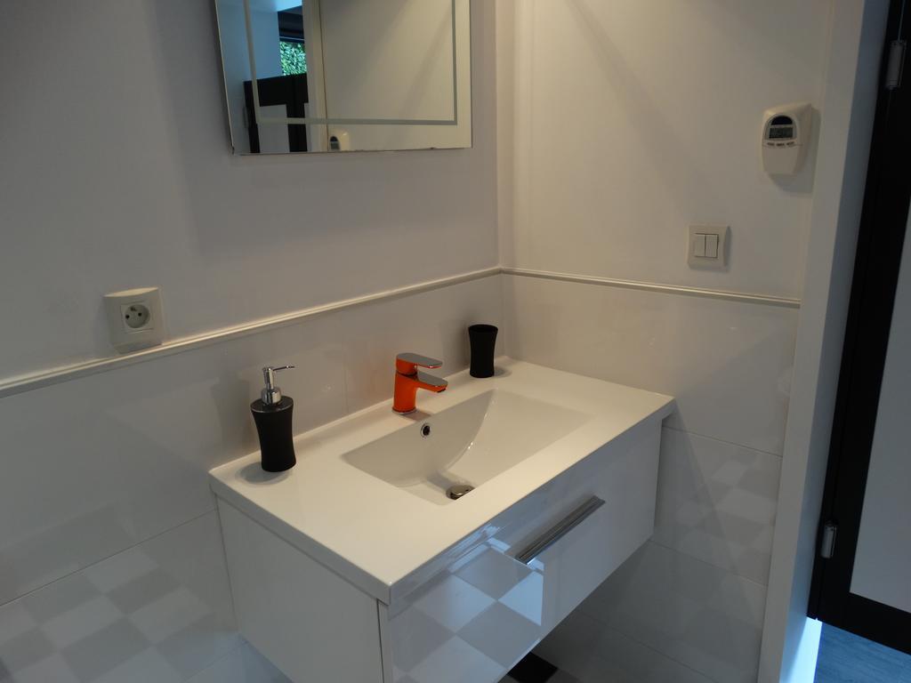 Chambre D'Hotes "Riad Des Baudieres" Bourg-en-Bresse Ruang foto